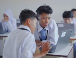 Kemensos beli 15.000 laptop untuk Sekolah Rakyat – ‘Pengadaan paling mudah untuk korupsi’