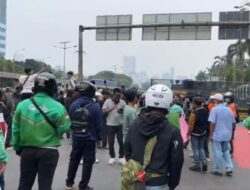 Demo Bubarkan DPR Ricuh, Pendemo Dipukul Mundur Gas Air Mata