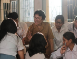 10 Negara dengan Gaji Guru Tinggi