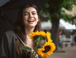 Semakin Tua Semakin Menawan, 6 Weton Ini Tetap Cantik dari Waktu ke Waktu