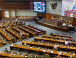 Gaji Anggota DPR Tetap, Tunjangan Naik: Berapa Total Pendapatan Wakil Rakyat?