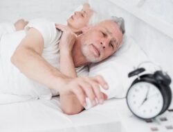Benarkah Tidur Siang Picu Alzheimer? 5 Tips Tidur Lebih Baik untuk Penderita