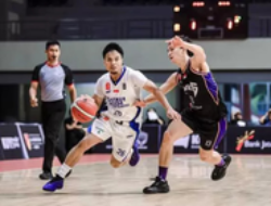 Satria Muda Kalahkan Tangerang Hawks, Kuasai Puncak Grup A IBL All Indonesian 2025