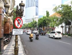 Pasang Stiker “Save Tunjungan” Saat 17 Agustus, Protes Pemilik Toko Akibat Sepi Pembeli