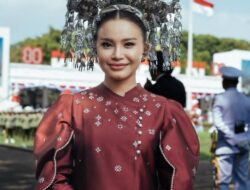 Rossa Tampil Anggun dengan Baju Kurung Rayakan Kemerdekaan