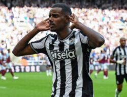 Perang Dingin Alexander Isak vs Newcastle Dimulai! Striker Swedia Bocorkan Janji Klub yang Dikhianati