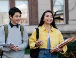 Mahasiswa Baru, Ini 5 Barang Wajib Bawa Saat Kuliah