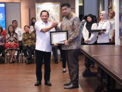 Hari Perumahan Nasional 2025, Tito Karnavian Dapat Penghargaan dari Program Perumahan Rakyat