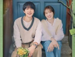 Song Joong Ki dan Chun Woo Hee di Poster My Youth