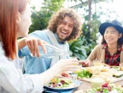 9 Kepribadian yang Sering Dimiliki Orang yang Memakan Bagian Terburuk Terlebih Dahulu