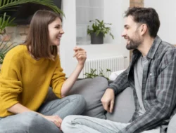 Mengapa Wanita Sering Jadi Pendamping Emosional Pasangan?