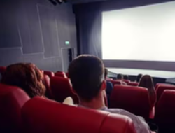 Psikologi Ungkap 10 Kepribadian Unik Penggemar Film Berulang