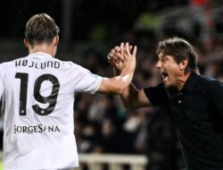 Antonio Conte Pujikan Rasmus Hojlund Usai Cetak Gol di Laga Debut Napoli Bawa Kemenangan 3-1 atas Fiorentina