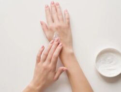 Kulit Tangan Kering? Ini 8 Cara Pilih Hand Cream yang Tepat!