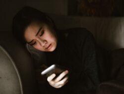 7 Kebiasaan yang Menyebabkan Kelelahan Pikiran