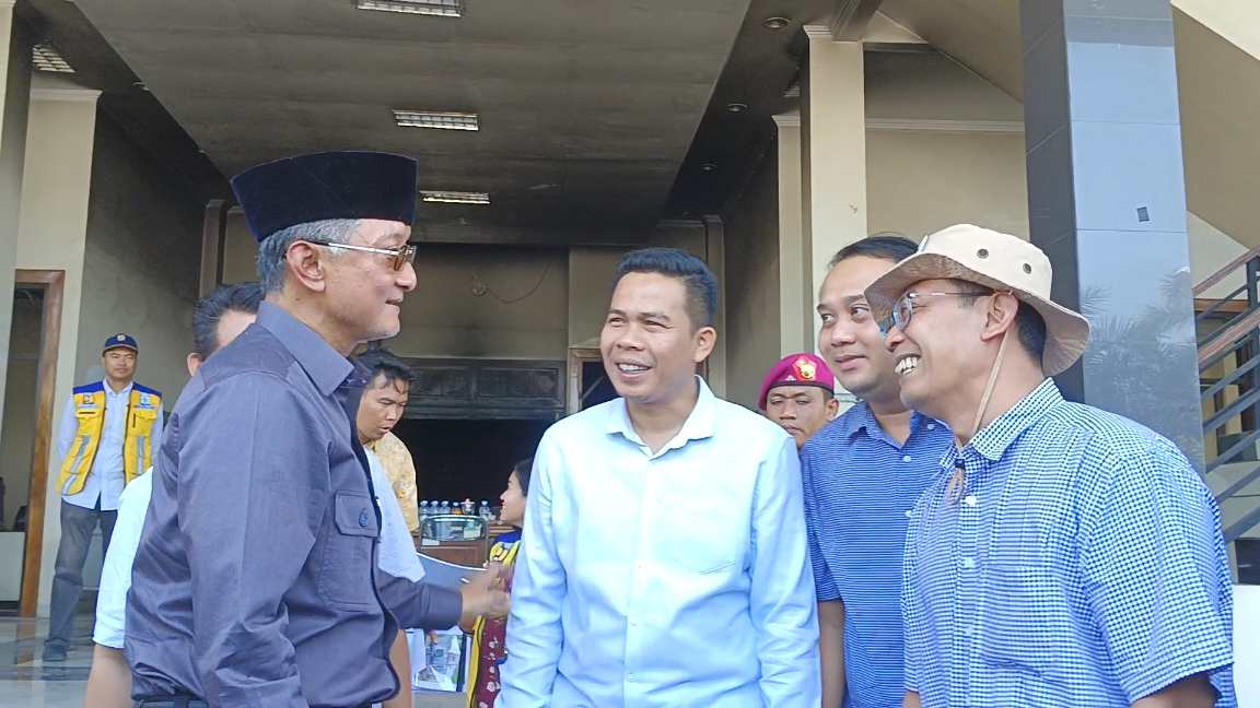 Menteri PU meninjau kerusakan Kantor DPRD Brebes