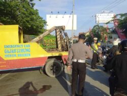 Truk Bermuatan Rotan Terbalik di Jalur Pantura Brebes, Sopir Luka Ringan