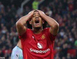 Joshua Zirkzee Tak Betah di MU, Juventus dan Milan Berebut Striker Belanda