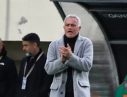 Kisah Mourinho Berakhir Mengecewakan di Stamford Bridge dengan Kartu Merah