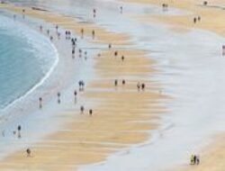 10 Pantai Populer di Jawa Tengah untuk Akhir Pekan