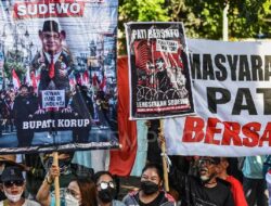 Rumah Tokoh Demo Pati Terbakar, Warga Minta Polisi Bertindak