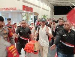 Pebalap MotoGP Tiba di Lombok, Disambut Siswa SD