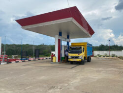 Tempuh Ratusan Kilometer Bawa BBM Satu Harga ke Pelosok Sumbangsel