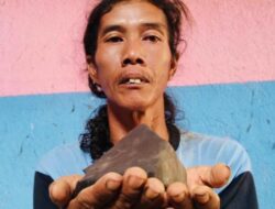 Detik-detik Bocah SD Tegal Temukan Batu Hangat Diduga Meteor