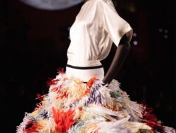 Awar Odhiang Kembali Bercahaya di Chanel, Jadi Model Termahal