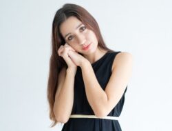 10 Alasan Wanita Tidak Sadar Dirinya Menarik