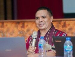 Pendidik dan Penyiram Generasi