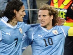 Forlan Tumbang di Usia 46, Patah Tiga Tulang Rusuk Akibat Keberanian