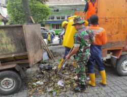 HUT Ke-24 Kota Tasikmalaya, Walikota dan Warga Bersihkan Sampah