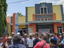 Kantor Desa Sengon Brebes Masih Disegel, Warga Bingung Urus Administrasi