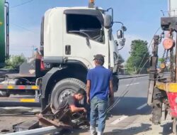 Truk Tangki Tabrak PJU di Pantura Brebes, Pengendara Motor Luka Berat Tertimpa Tiang