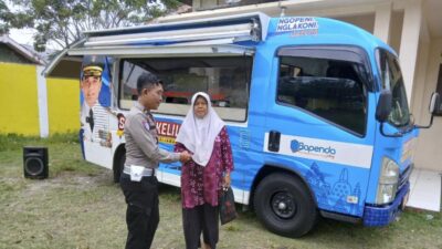 Pelayanan SIM dan Pajak Kendaraan di Brebes Tembus ke Pelosok Desa dengan Mobil Samsat Keliling