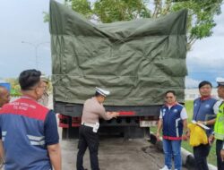 Satlantas Polres Brebes Beri Edukasi Keselamatan Berkendara kepada Sopir Truk