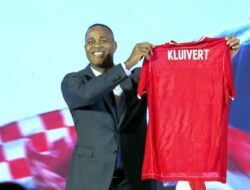 Kluivert Pulang ke Belanda Setelah Gagal Bawa Timnas ke Piala Dunia 2026