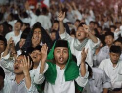 Semarak Lirboyo: Ribuan Santri Gema Selawat Peringati Hari Santri 2025
