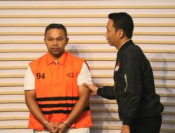 Rumah Dinas Gubernur Riau Di Geledah KPK Usai Jadi Tersangka