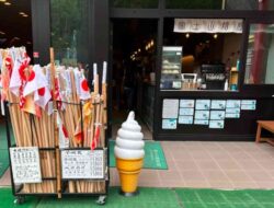 Tongkat dan Bendera di Kaki Fujiyama: Catatan Hari Obon