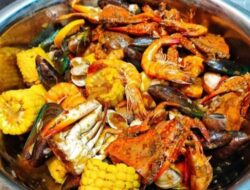3 Tempat Makan Seafood Enak di Surabaya, Antrian Mengular!