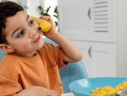 7 Cara Anak Menyampaikan Cinta yang Terlewat Orangtua