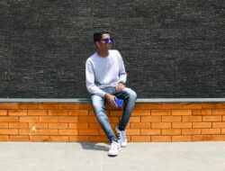5 Kesalahan Umum Memakai Skinny Jeans yang Merusak Penampilan, Hindari!