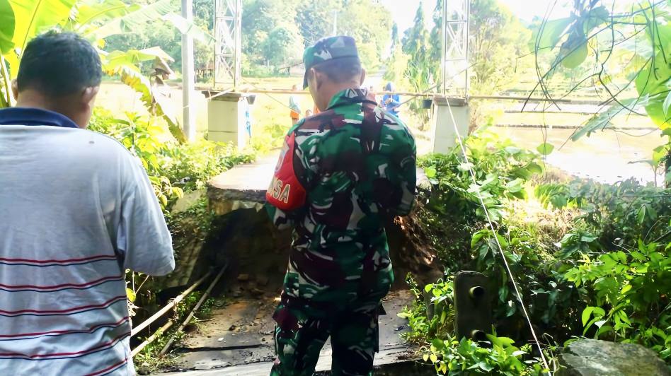 Jembatan Cibiuk Ambruk