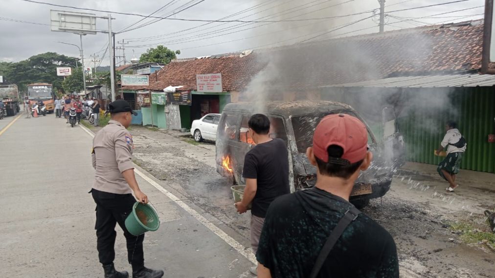 Mobil Terbakar