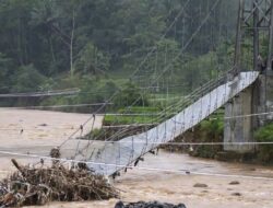 Jembatan Penghubung di Garut Putus Diterjang Banjir, BNPB Turun Tangan