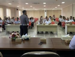 Pentingnya Gunakan Helm saat Bermotor, Satlantas Sapa Pegawai Kantor Pemerintahan Terpadu Brebes