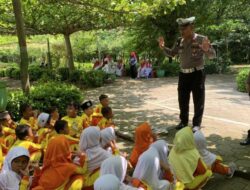 Menyatu dengan Alam, TK Mashyitoh Tanjung Belajar Tertib Lalu Lintas Bersama Satlantas Brebes