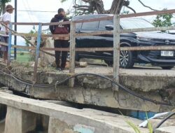 Sebulan Amblas Tak Diperbaiki, Jembatan Kabupaten di Siandong Rawan Ambruk